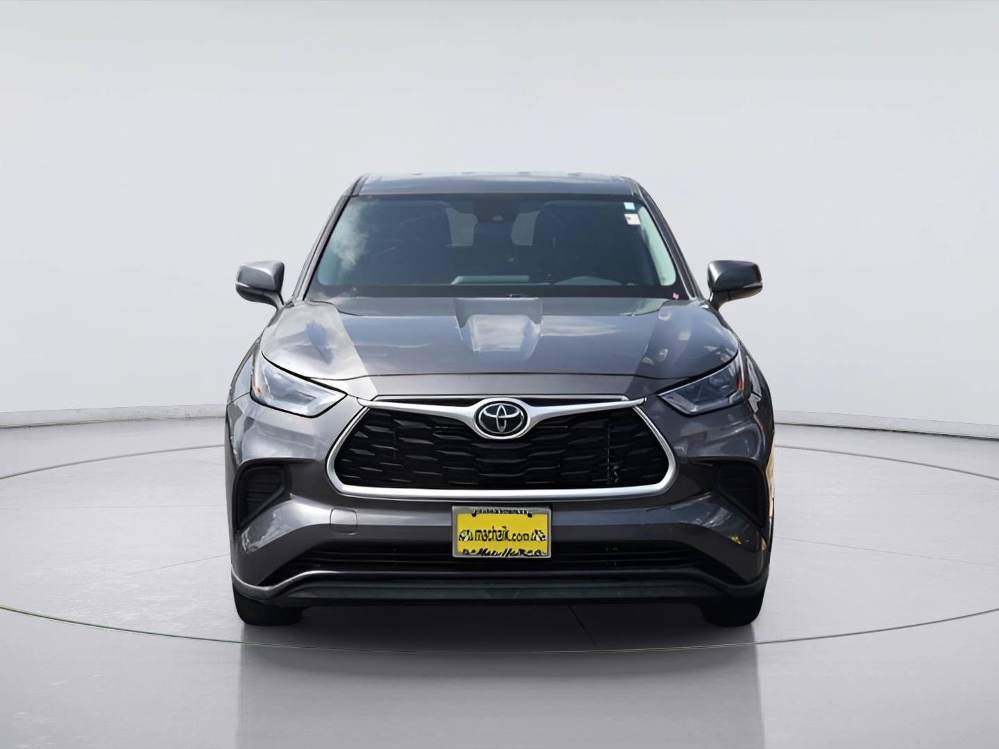 Used 2021 Toyota Highlander L FWD image 3