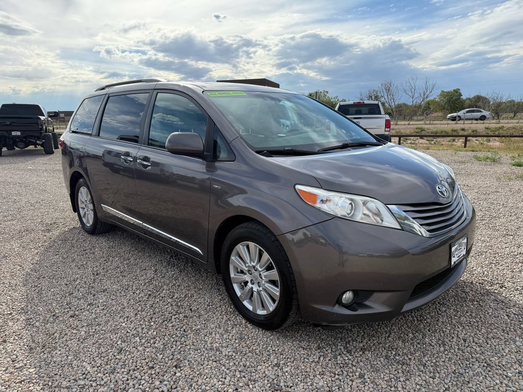 Used 2017 Toyota Sienna XLE w/ XLE Navigation Package AWD/4WD image 2