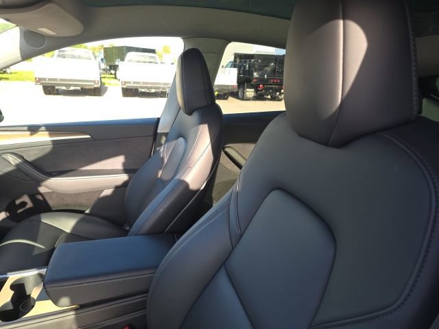 Used 2023 Tesla Model Y Long Range image 7