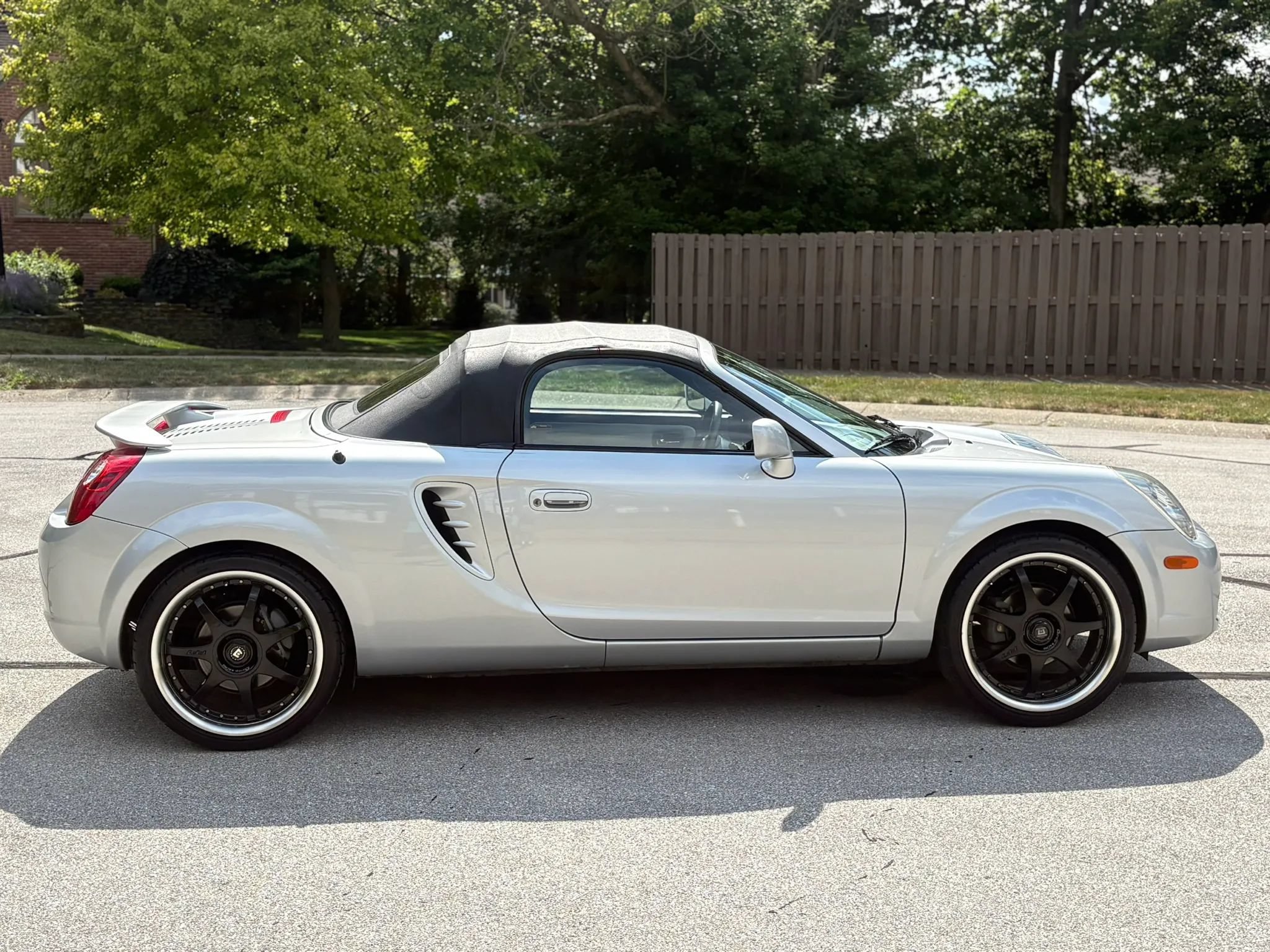 Used 2003 Toyota MR2 RWD image 8