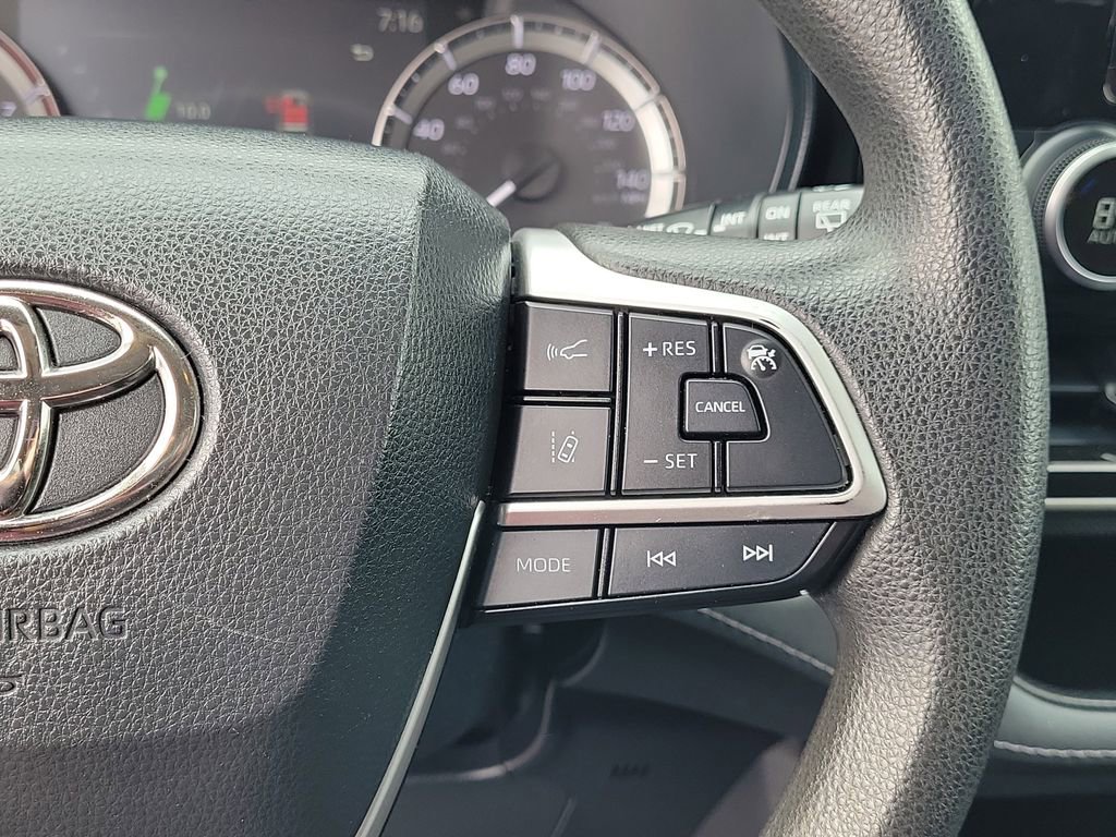 Used 2023 Toyota Highlander LE image 24