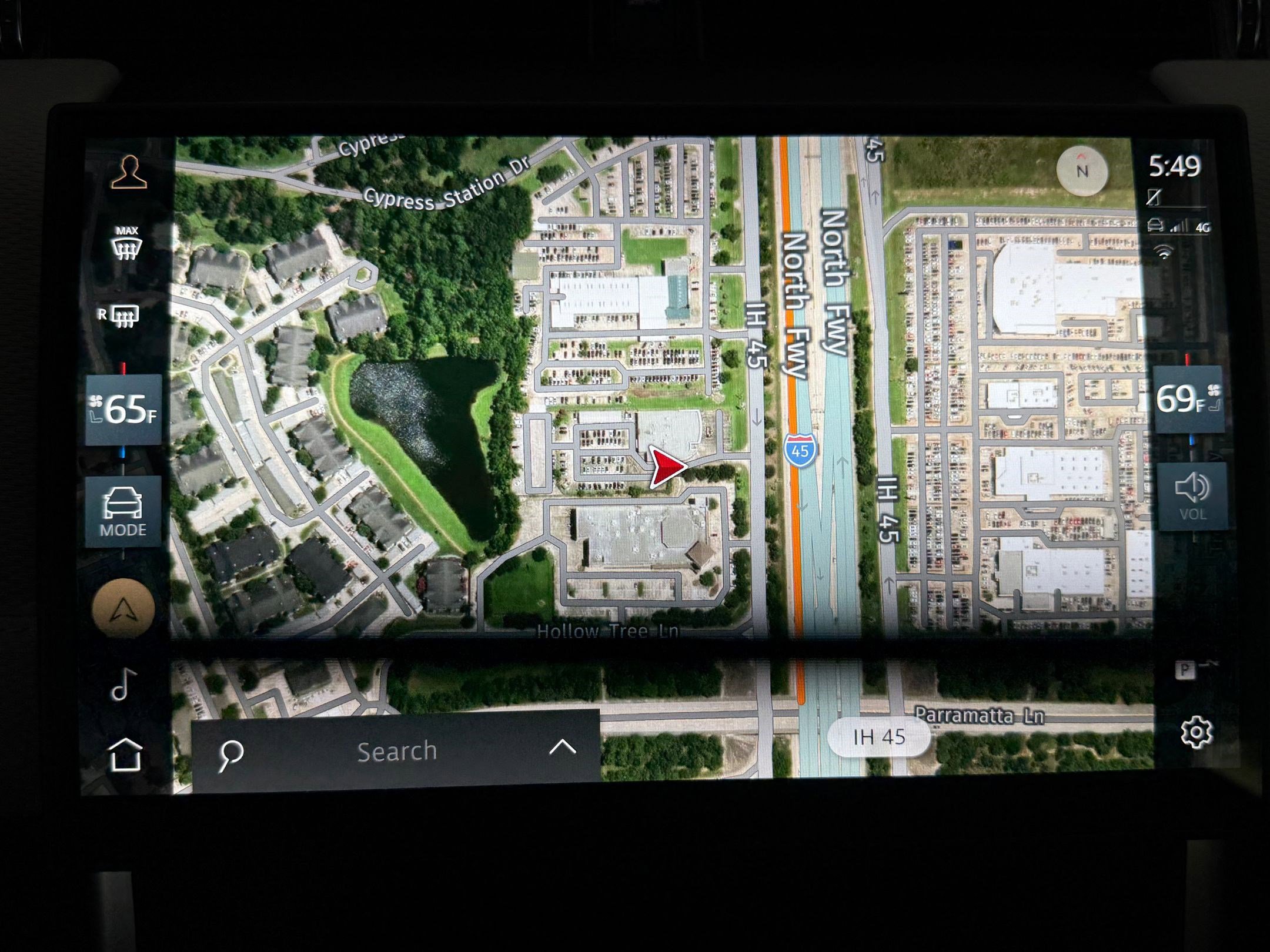 Certified 2025 Land Rover Discovery Sport Dynamic SE image 23