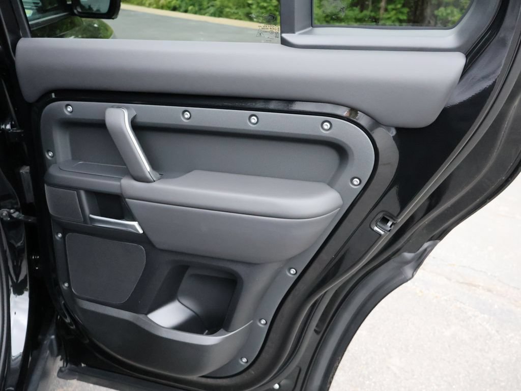 New 2026 Land Rover Defender 110 X-Dynamic SE AWD/4WD image 14