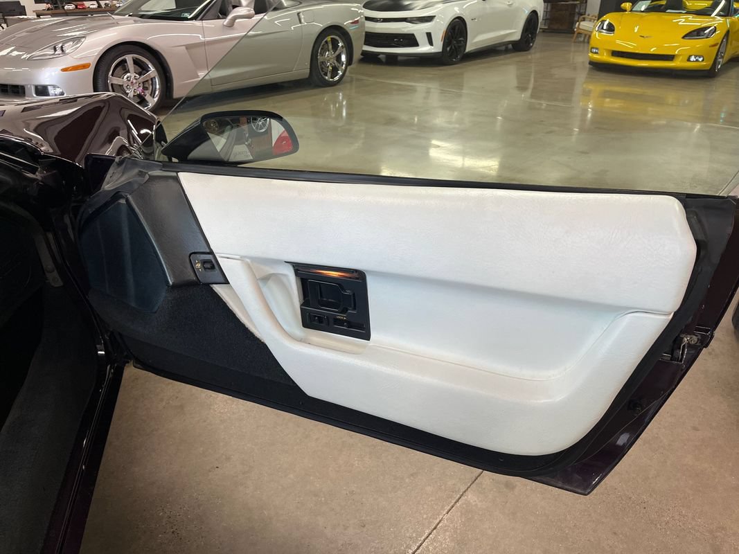 Used 1993 Chevrolet Corvette Coupe RWD image 48