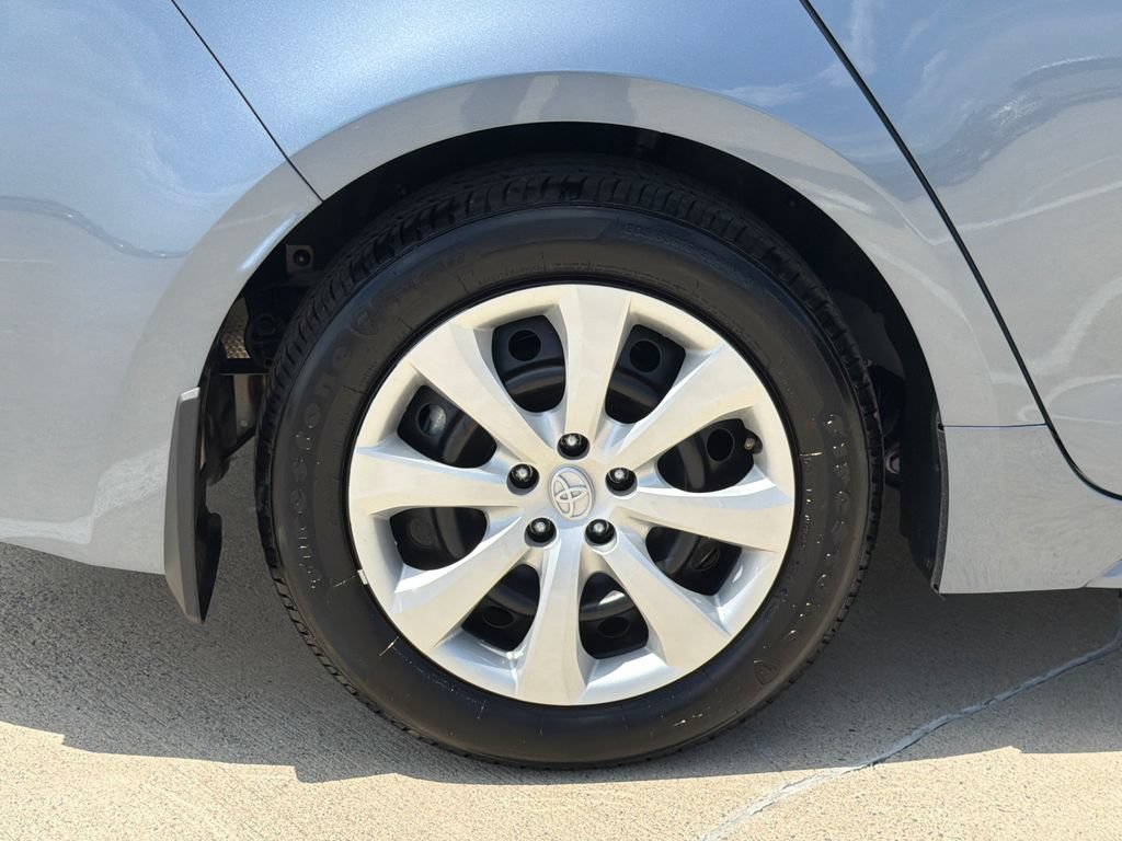 Used 2025 Toyota Corolla LE FWD image 7