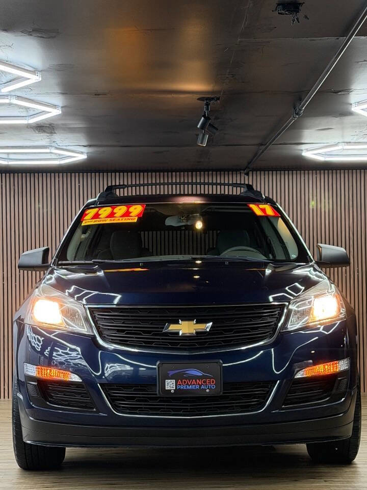 Used 2017 Chevrolet Traverse LS FWD image 2