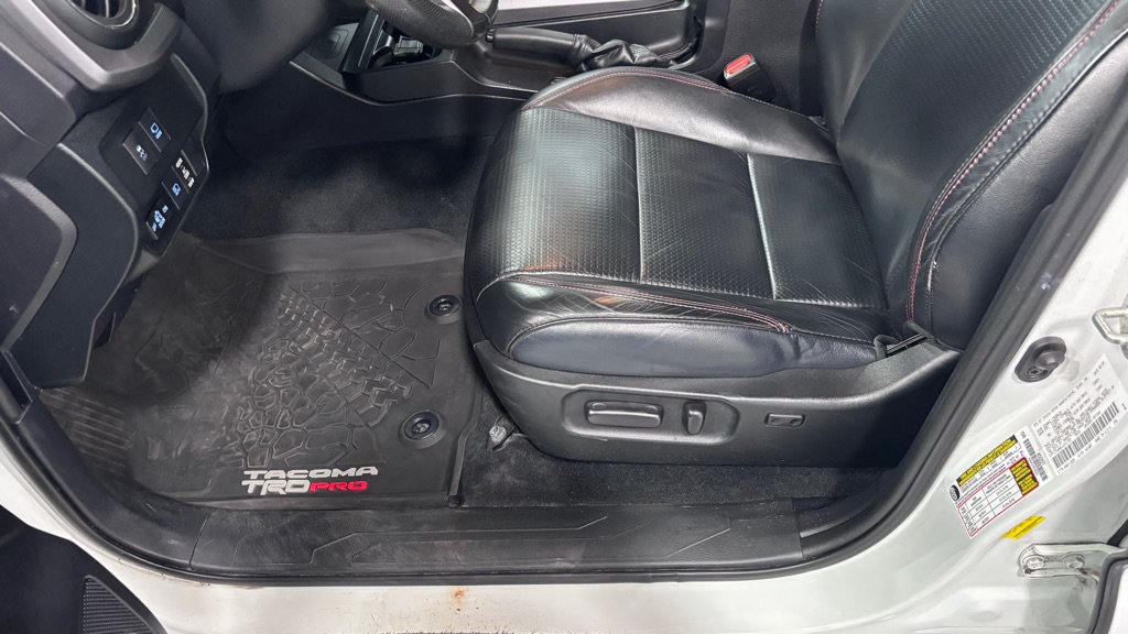 Used 2020 Toyota Tacoma TRD Pro AWD/4WD image 11
