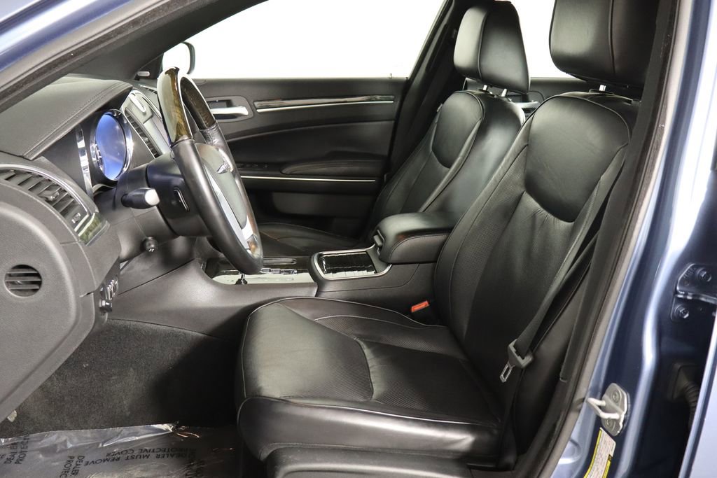 Used 2011 Chrysler 300 C RWD image 14