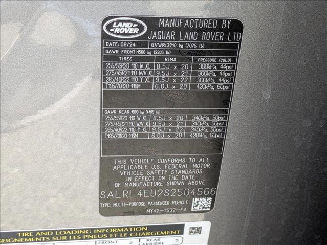 Used 2025 Land Rover Discovery Dynamic SE image 27