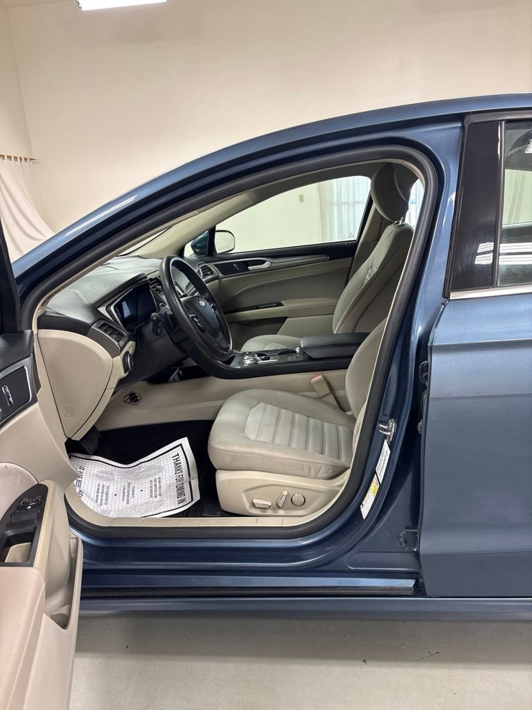 Used 2019 Ford Fusion SE FWD image 10
