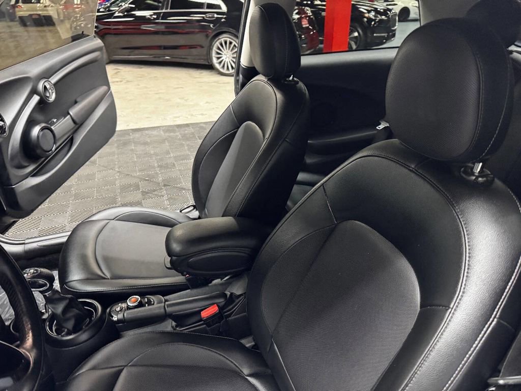 Used 2018 MINI Cooper 2-Door Hardtop w/ Signature Line Package image 34