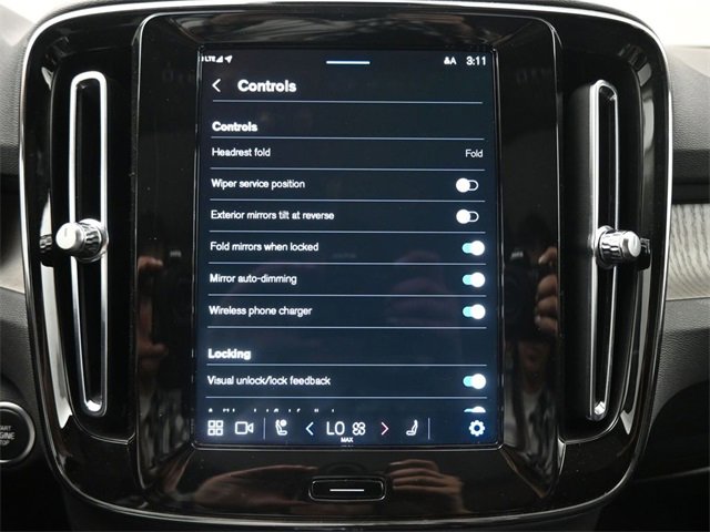 Used 2024 Volvo XC40 B5 Plus w/ Protection Package Premier image 18