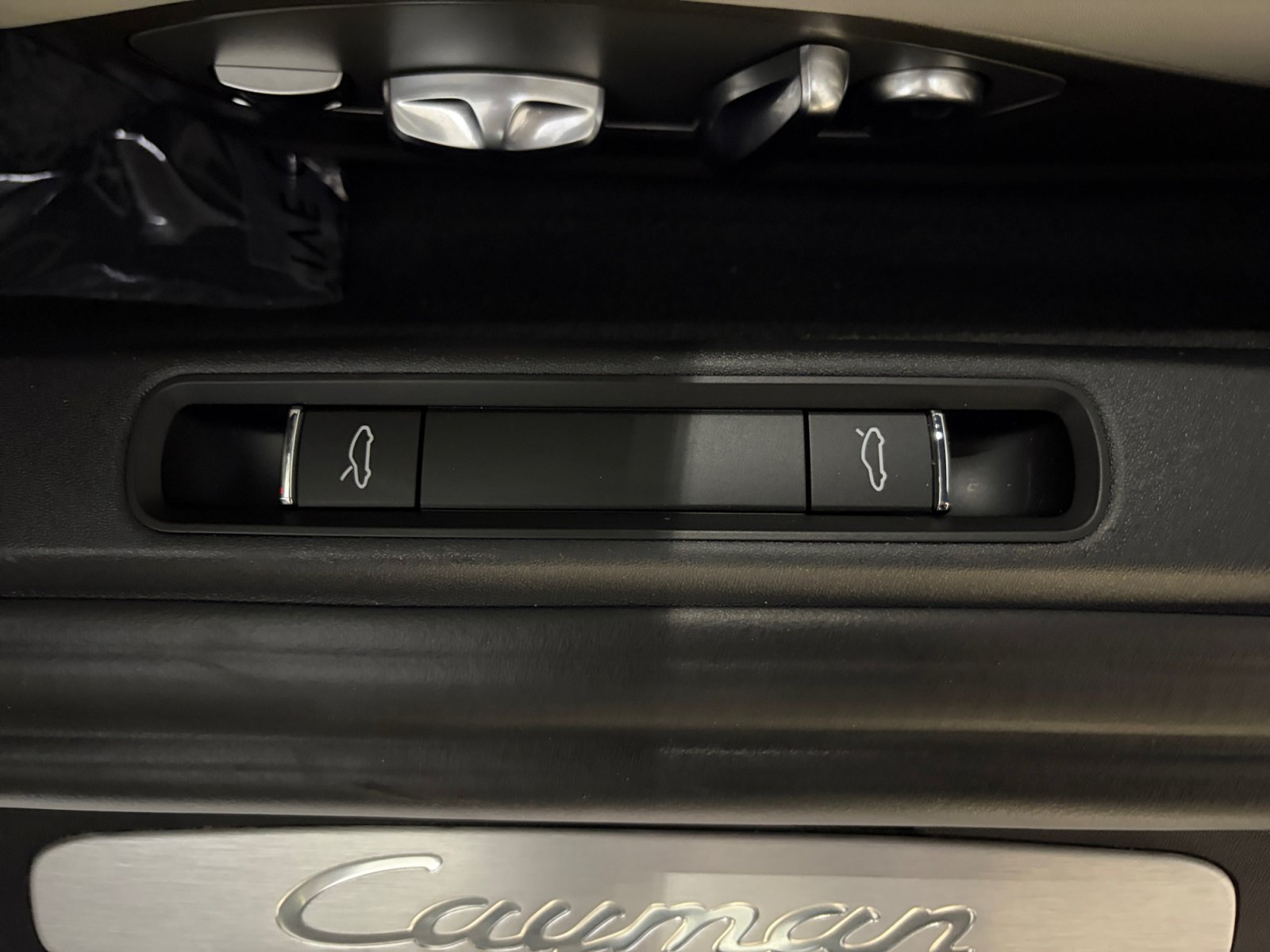 Certified 2024 Porsche 718 Cayman RWD image 31