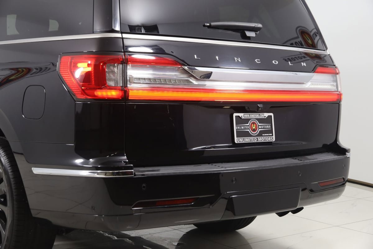 Used 2020 Lincoln Navigator L Reserve w/ Equipment Group 208A Reserve image 25