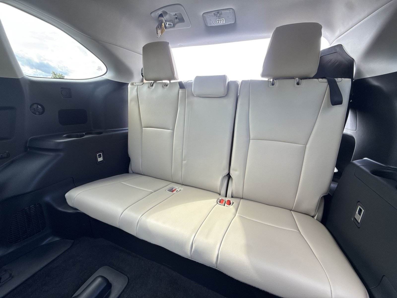 Used 2025 Toyota Highlander XLE AWD/4WD image 27