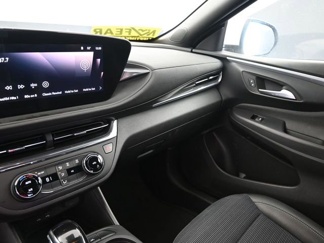 Used 2025 Buick Envista Preferred image 21