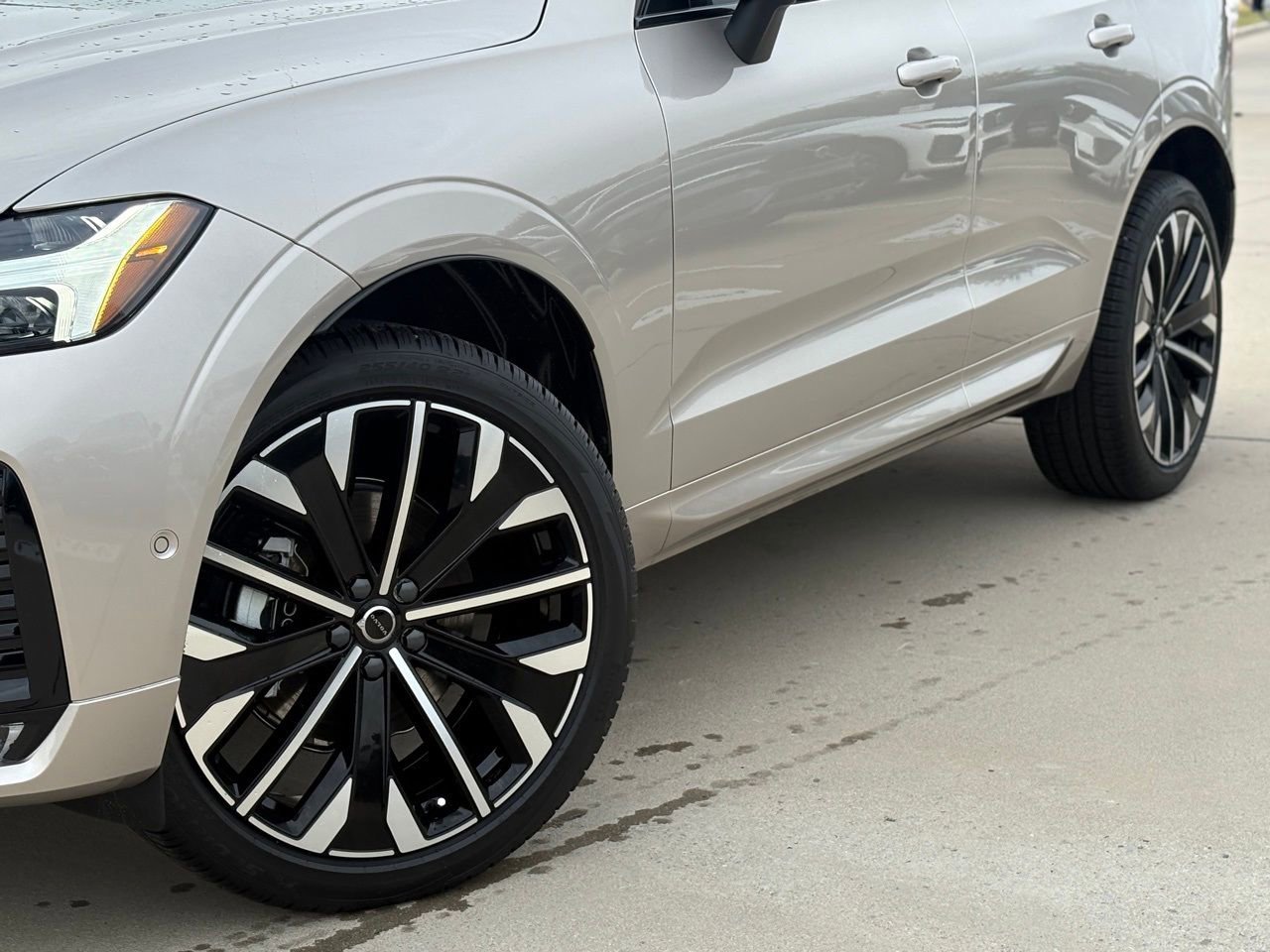 New 2026 Volvo XC60 B5 Ultra w/ Protection Package Premier image 6