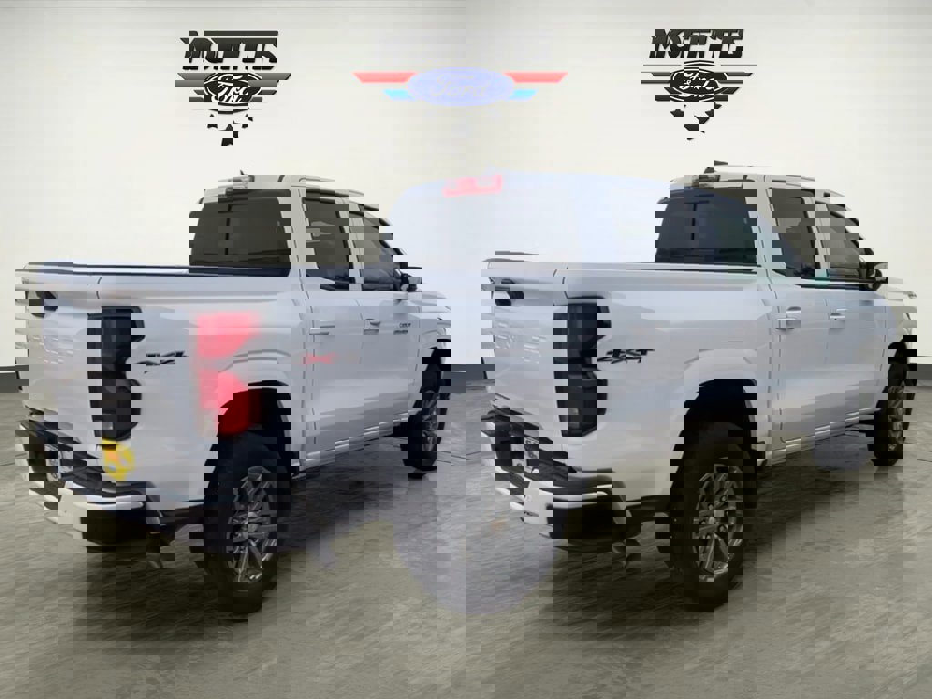 Used 2025 Chevrolet Colorado LT w/ LT Convenience Package image 5