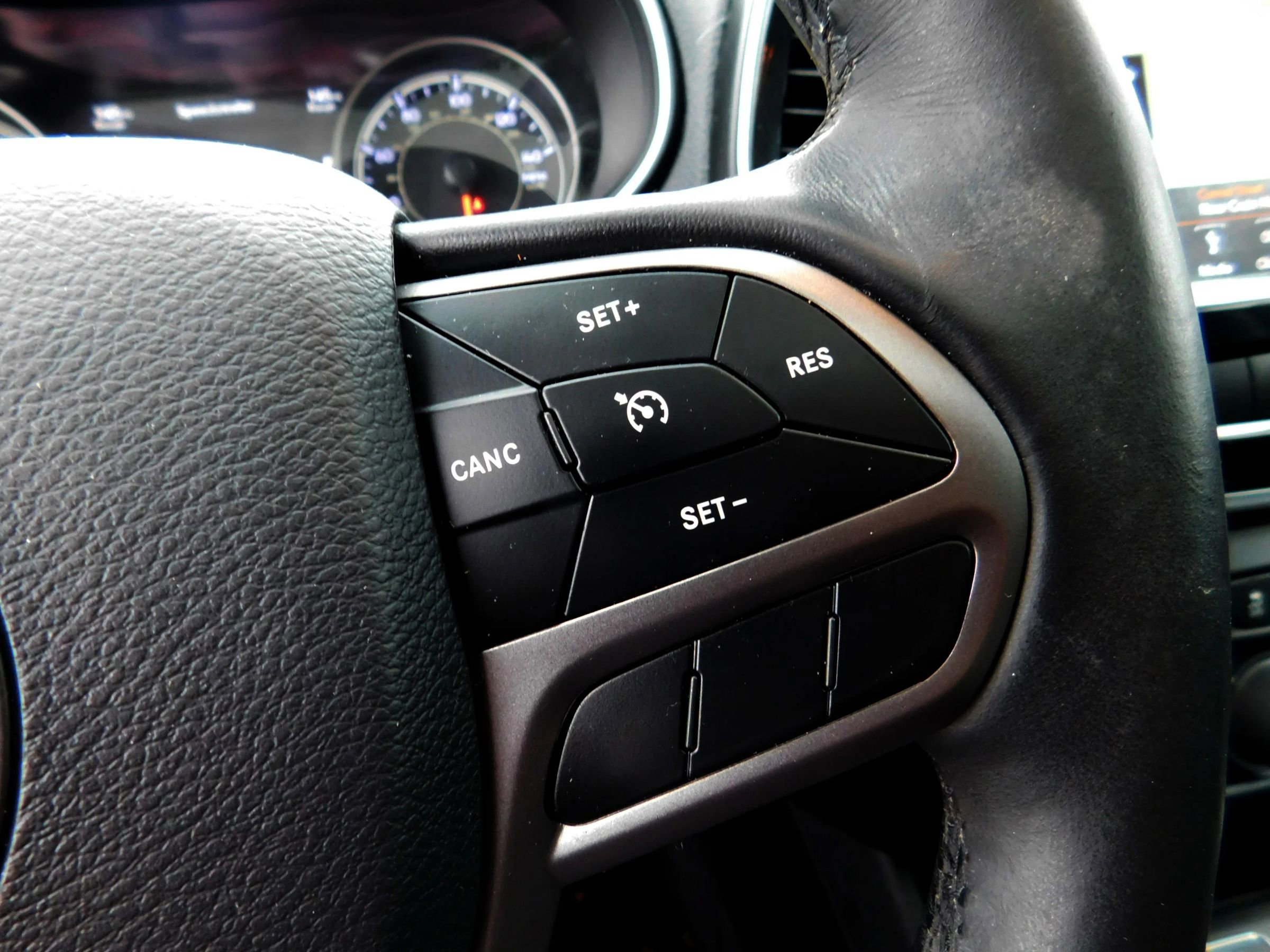 Used 2019 Jeep Cherokee Limited AWD/4WD image 24