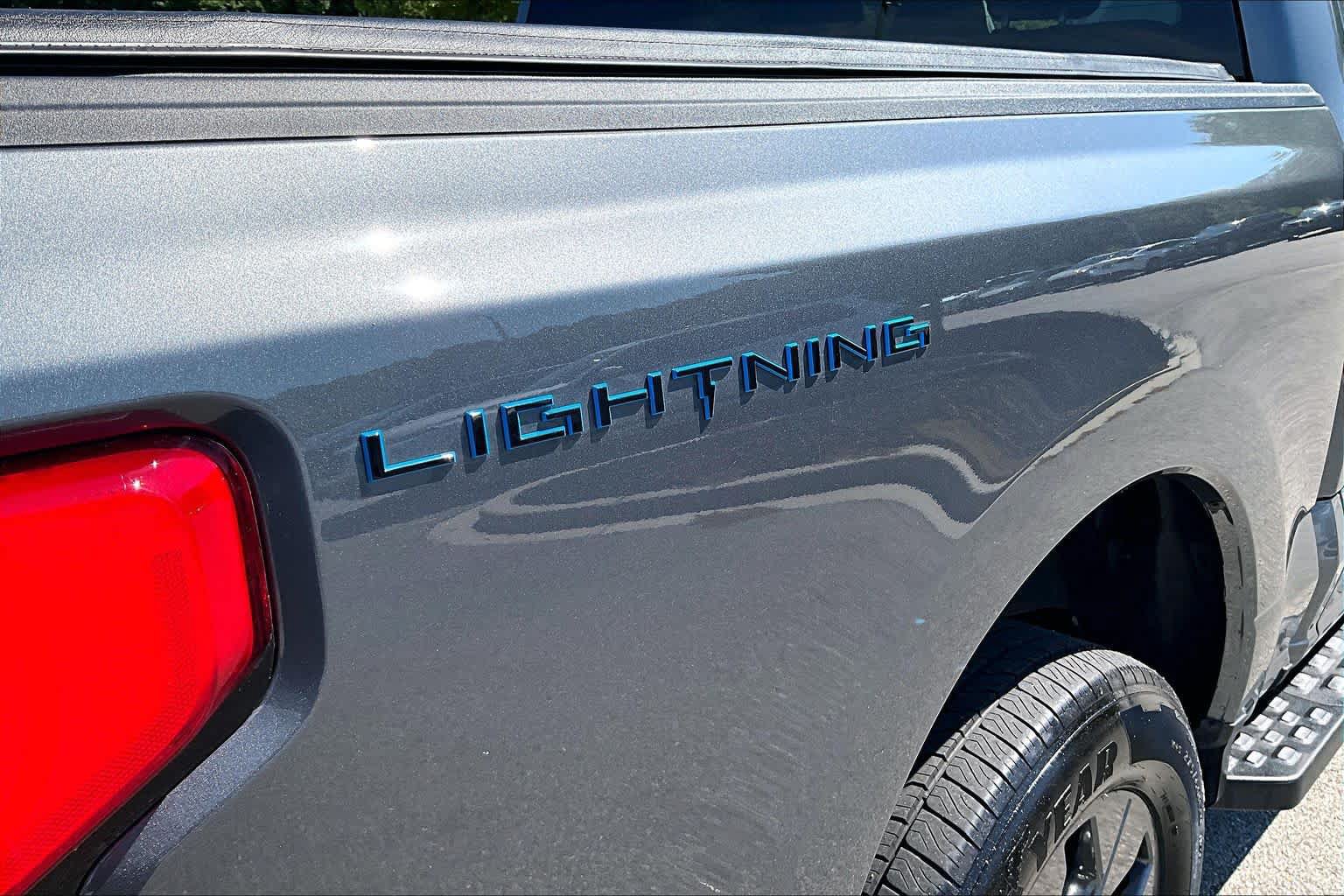 Used 2025 Ford F150 Lightning Flash AWD/4WD image 9