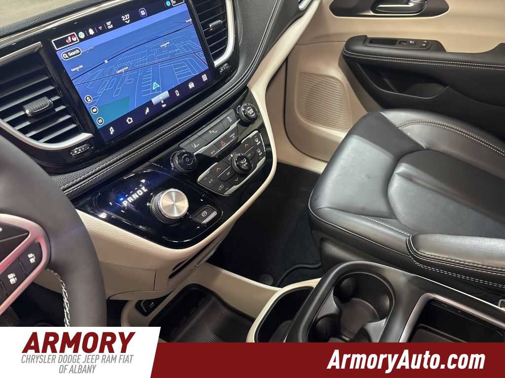 Used 2023 Chrysler Pacifica Touring-L w/ Uconnect Theater Family Group image 16