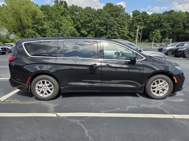 Used 2024 Chrysler Pacifica Touring-L FWD image 10