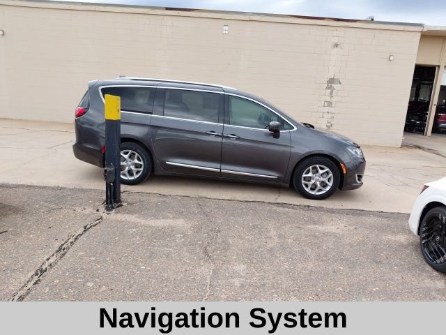 Used 2019 Chrysler Pacifica Touring-L Plus FWD image 3