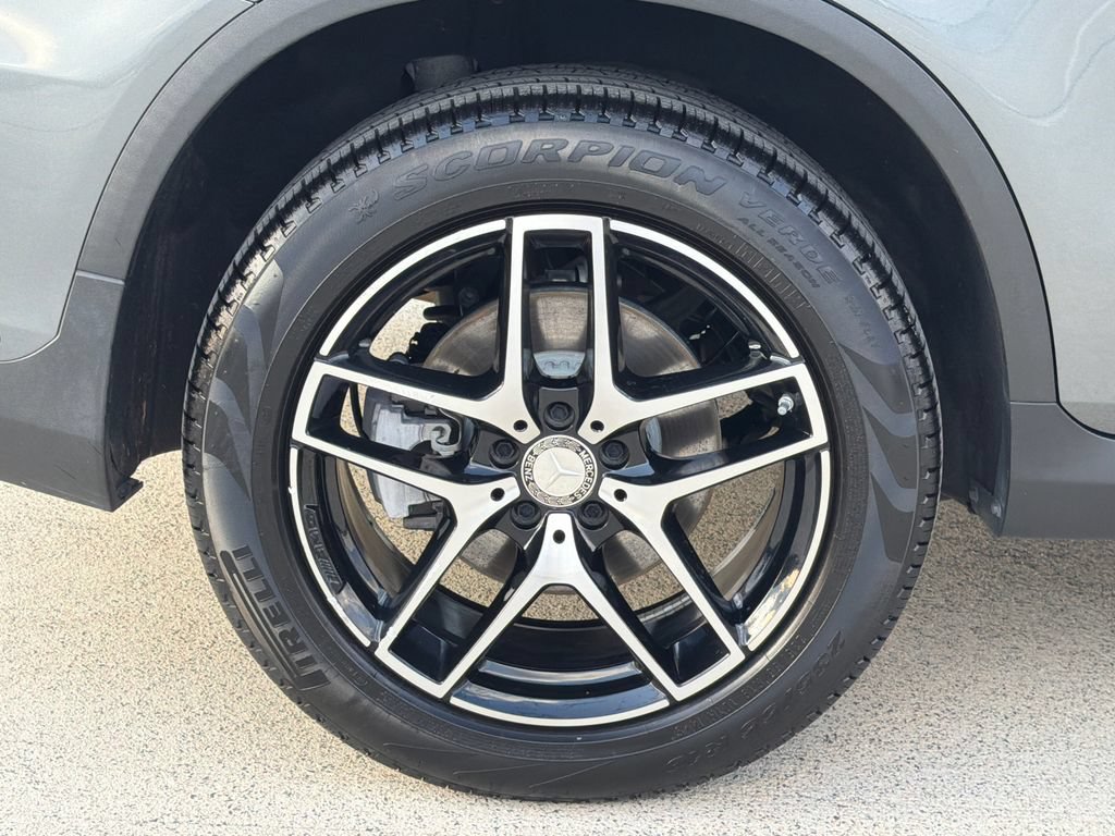 Used 2017 Mercedes-Benz GLC 300 4MATIC image 8