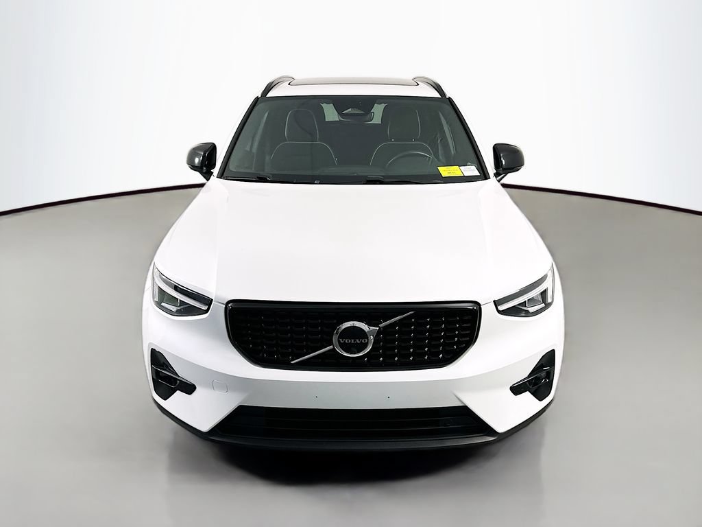 Used 2023 Volvo XC40 B5 Plus AWD/4WD video 2