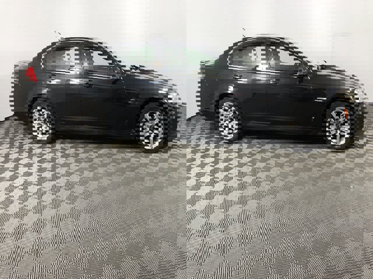 Used 2009 Pontiac G8 image 9