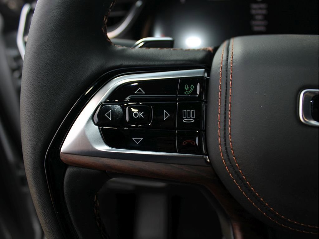 New 2025 Jeep Grand Cherokee Summit image 13