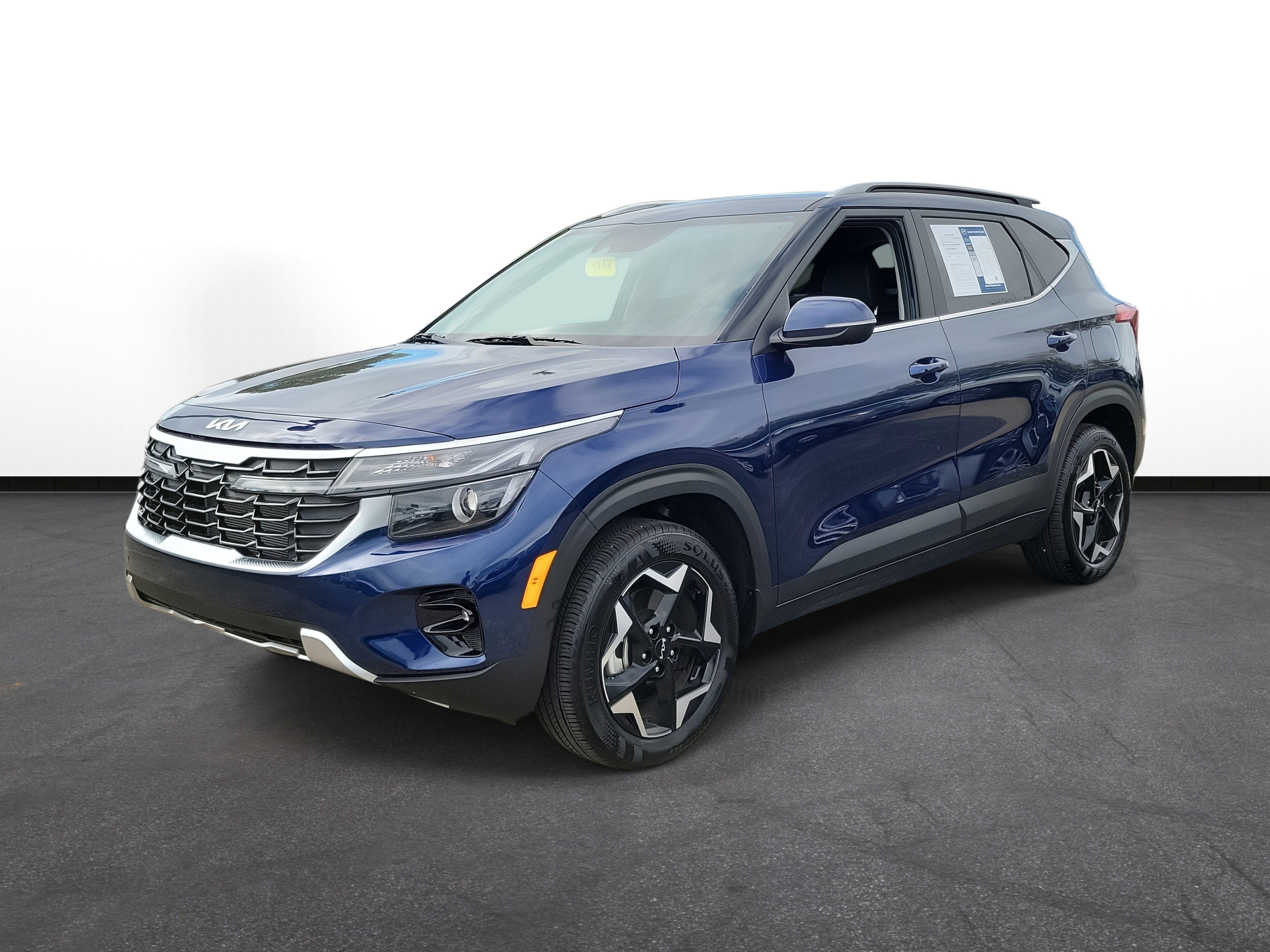 Used 2025 Kia Seltos EX image 2