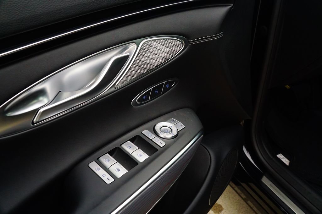 Certified 2025 Genesis GV70 2.5T Advanced w/ Advanced Package image 15