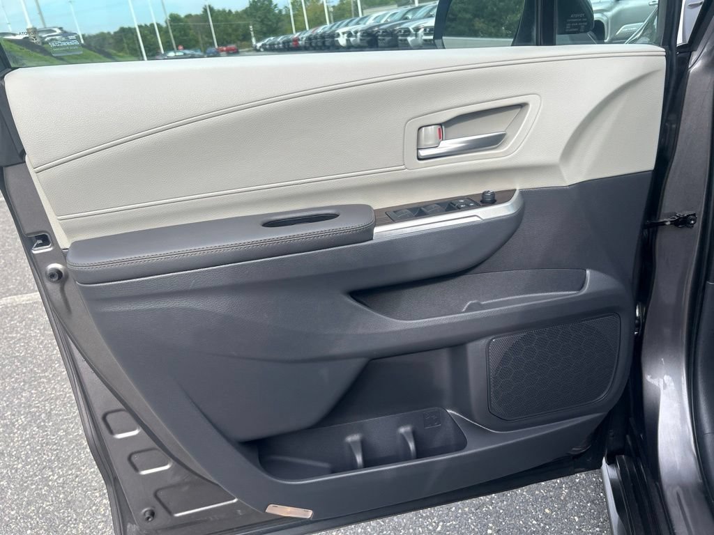 Certified 2022 Toyota Sienna XLE w/ XLE Plus Package FWD image 10