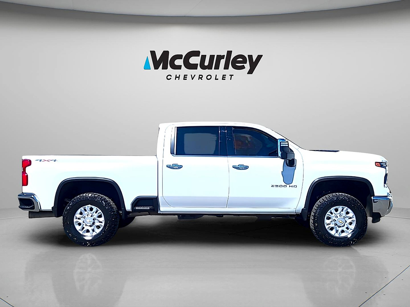 Used 2024 Chevrolet Silverado 2500 LTZ AWD/4WD image 8