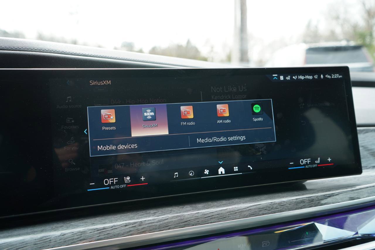 Used 2023 BMW 760i xDrive w/ Executive Package image 34