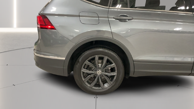 Used 2024 Volkswagen Tiguan SE w/ Panoramic Sunroof Package AWD/4WD image 26