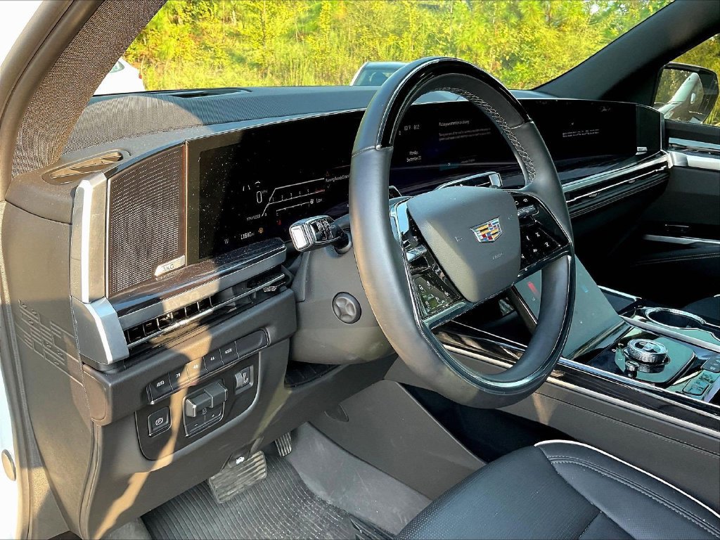 Used 2026 Cadillac Escalade Sport w/ LPO, ONYX Package AWD/4WD image 4