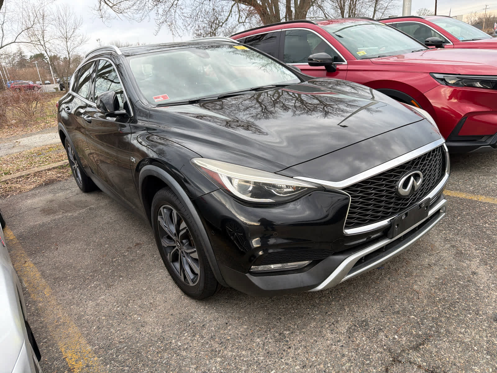 Used 2018 INFINITI QX30 Premium w/ Navigation Package image 3