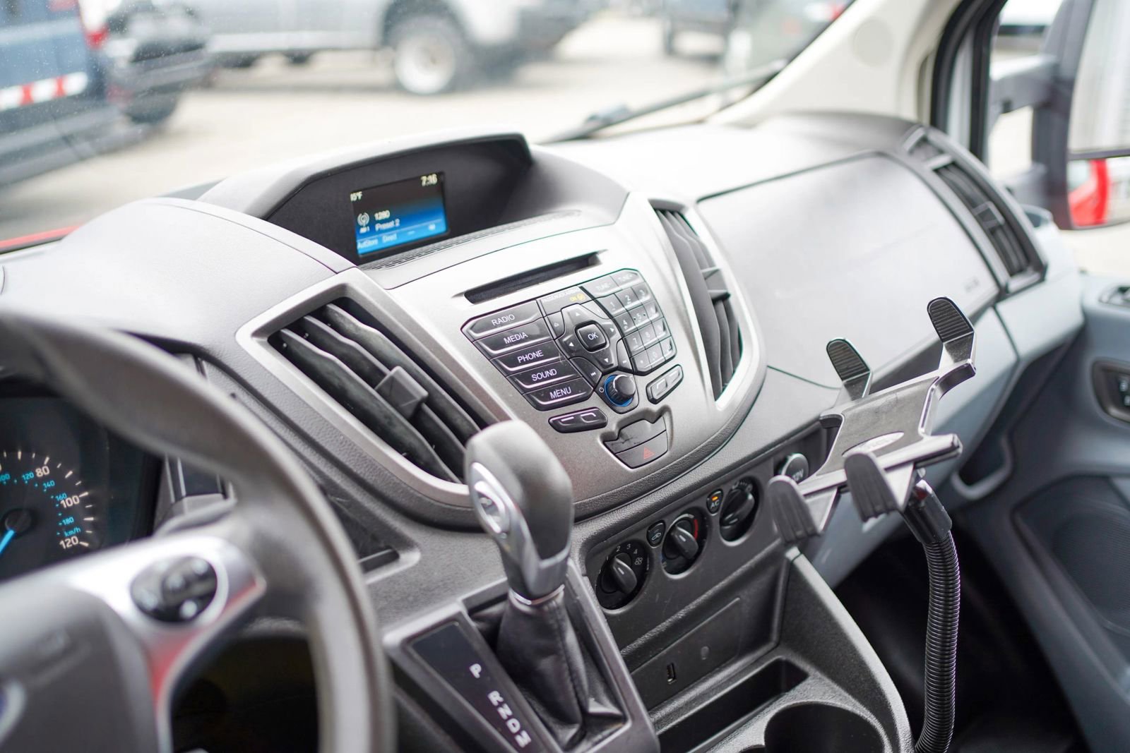 Used 2018 Ford Transit 350 138 DRW image 28