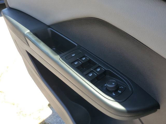 Certified 2022 Volkswagen Taos SE image 30