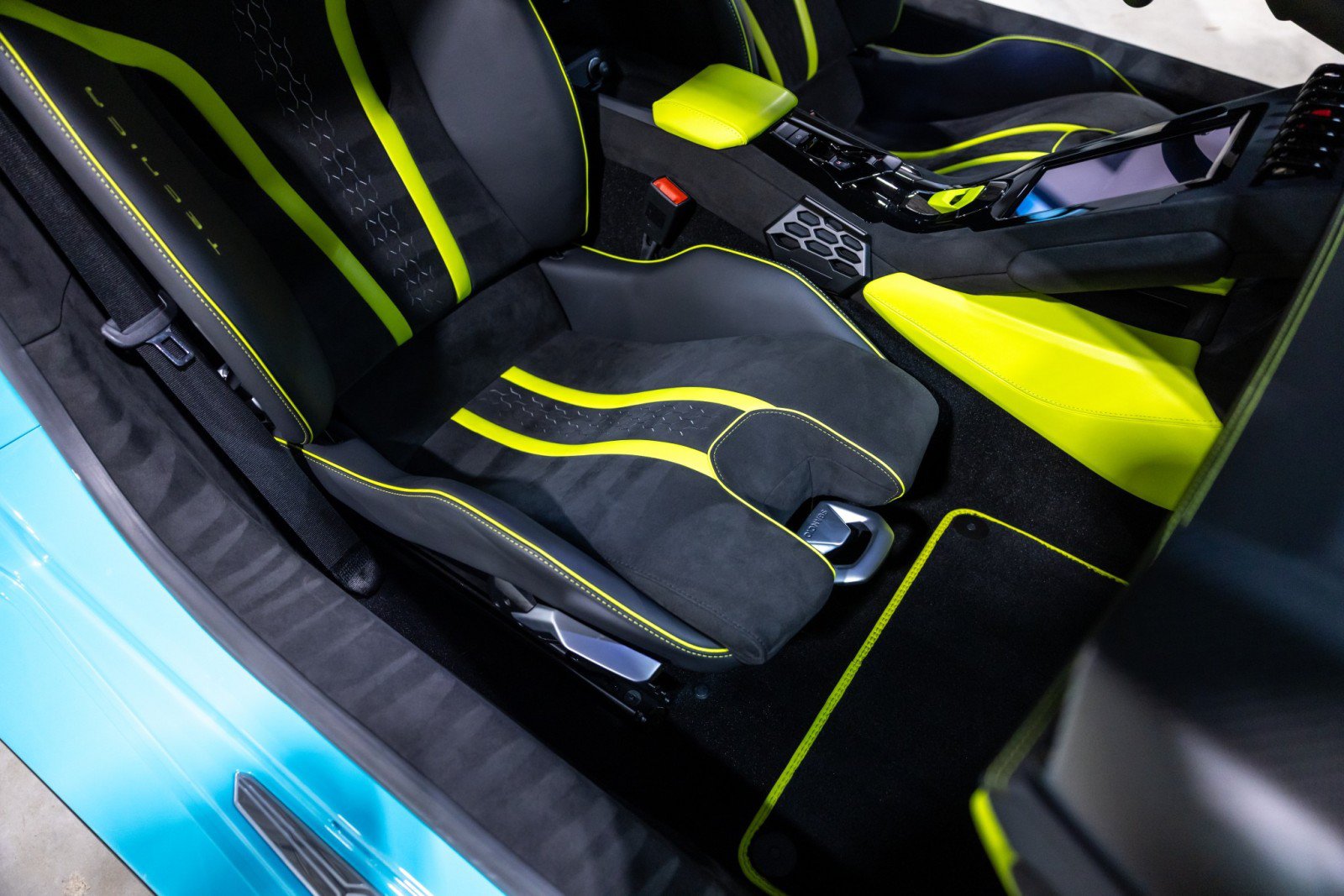Used 2024 Lamborghini Huracan Tecnica RWD image 30