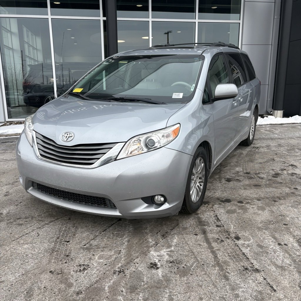 Used 2014 Toyota Sienna XLE image 3