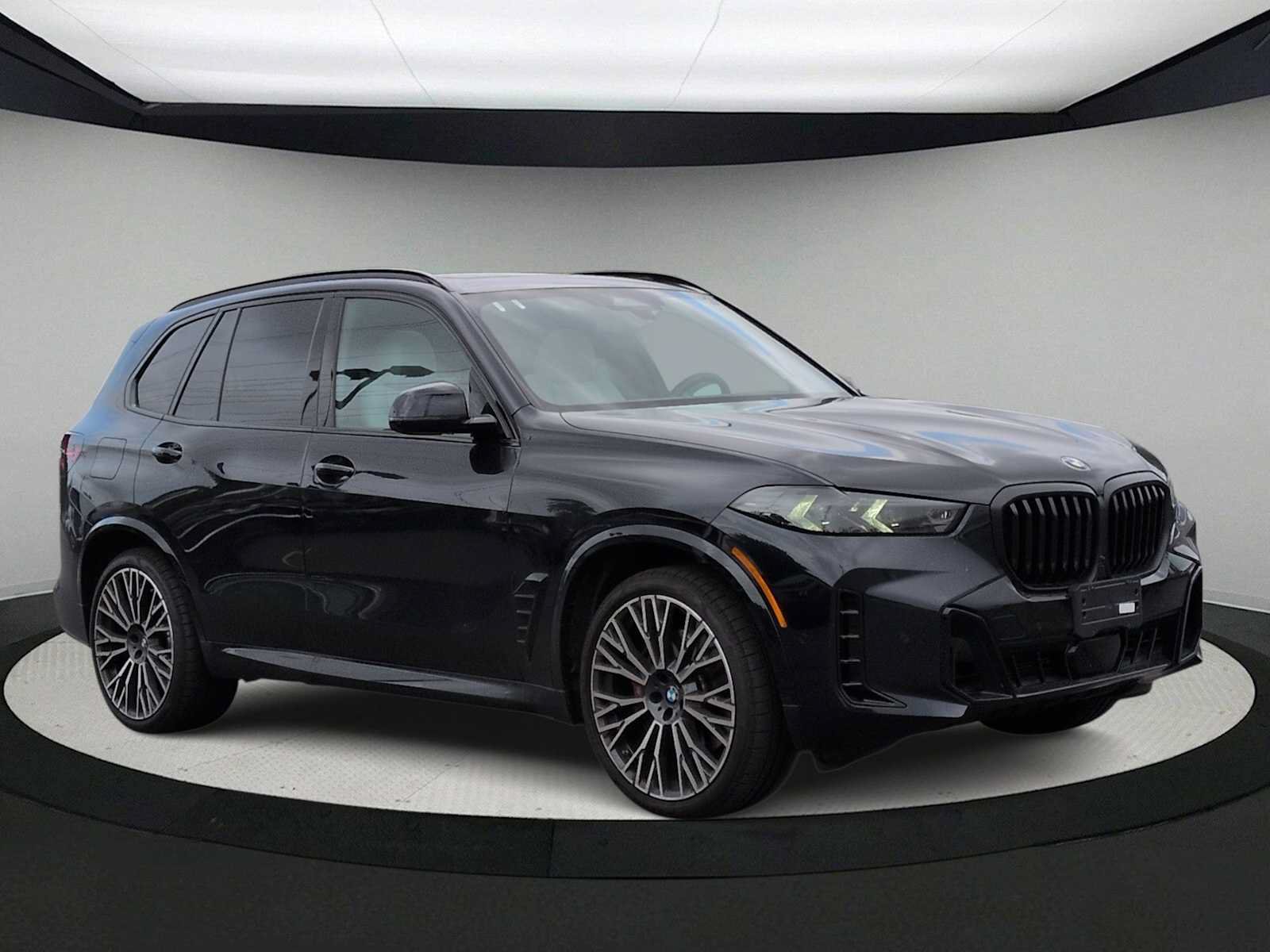 Certified 2026 BMW X5 xDrive40i w/ M Sport Package AWD/4WD image 2