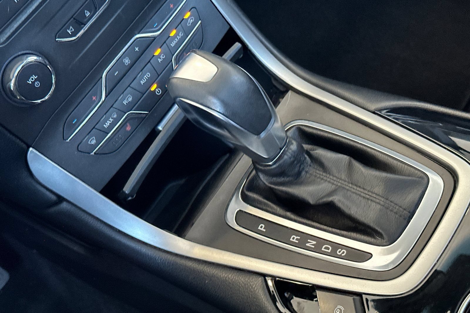 Used 2016 Ford Edge SEL w/ Equipment Group 201A FWD image 21