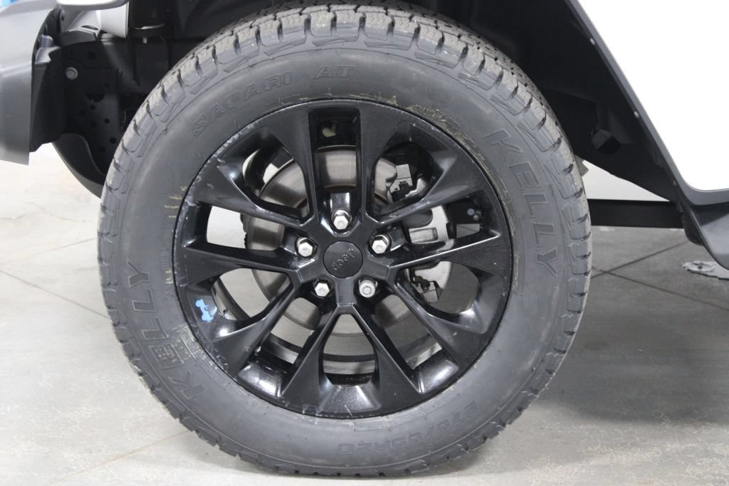 Used 2023 Jeep Wrangler Unlimited Sahara w/ Cold Weather Group AWD/4WD image 19