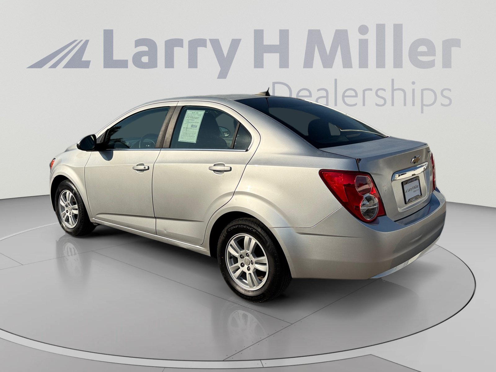 Used 2016 Chevrolet Sonic LT FWD image 3