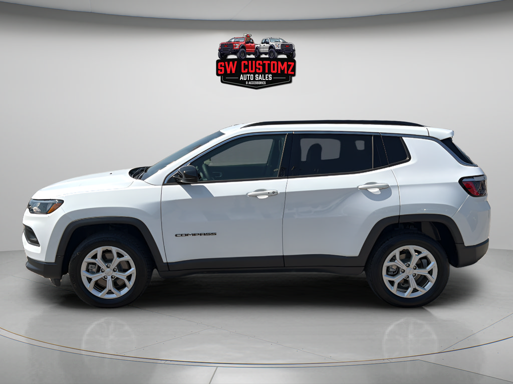 Used 2024 Jeep Compass Latitude AWD/4WD image 4