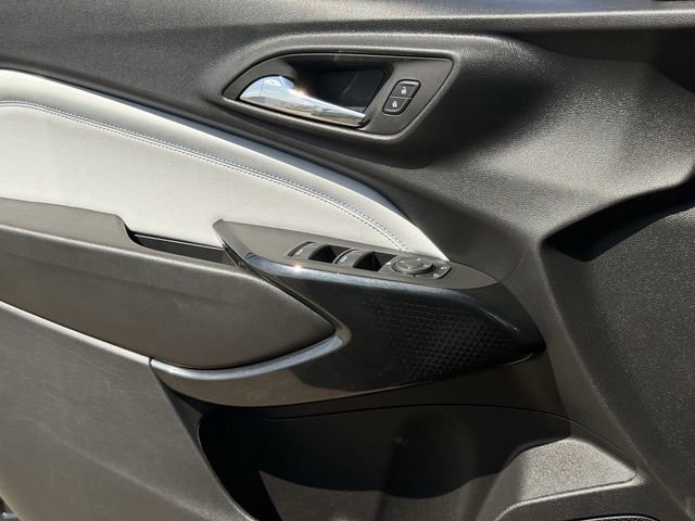 Certified 2025 Chevrolet Trax LT FWD image 27