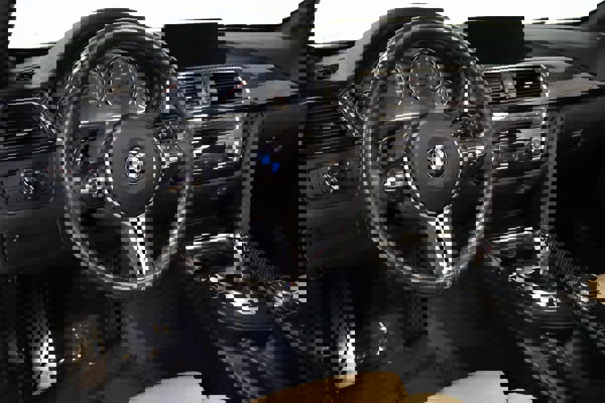 Used 2018 BMW M4 Convertible image 44